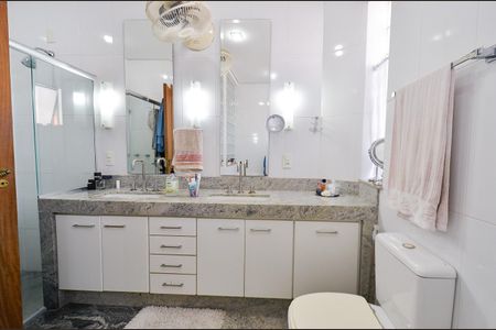 Casa à venda com 320m², 3 quartos e 5 vagas Casa à venda com 320m², 3 quartos e 5 vagasBanheiro da Suíte