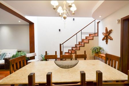 Casa à venda com 320m², 3 quartos e 5 vagas Casa à venda com 320m², 3 quartos e 5 vagasSala de Jantar