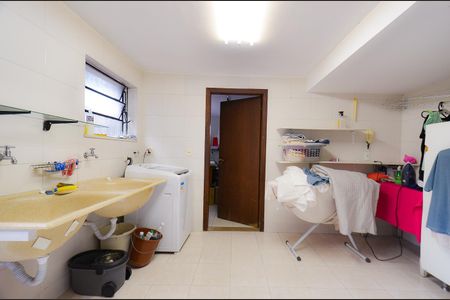 Casa à venda com 320m², 3 quartos e 5 vagas Casa à venda com 320m², 3 quartos e 5 vagasÁrea de Serviço