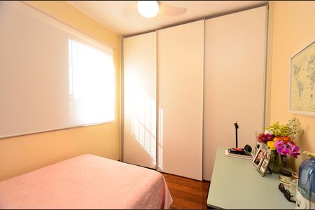 Casa à venda com 320m², 3 quartos e 5 vagas Casa à venda com 320m², 3 quartos e 5 vagasQuarto 2