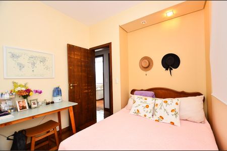 Casa à venda com 320m², 3 quartos e 5 vagas Casa à venda com 320m², 3 quartos e 5 vagasQuarto 2