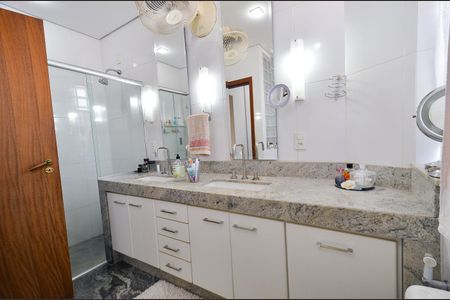 Casa à venda com 320m², 3 quartos e 5 vagas Casa à venda com 320m², 3 quartos e 5 vagasBanheiro da Suíte