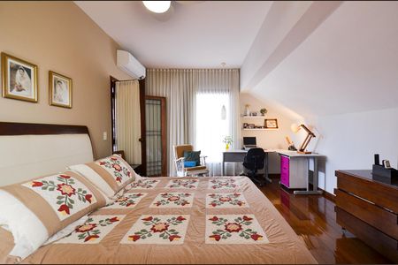 Casa à venda com 320m², 3 quartos e 5 vagas Casa à venda com 320m², 3 quartos e 5 vagasSuíte