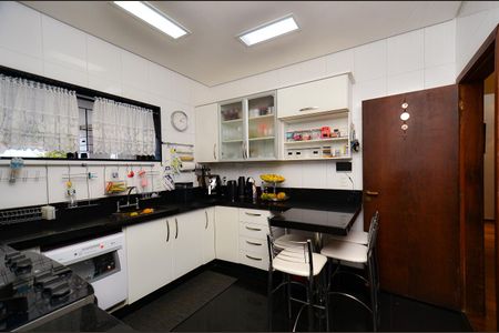 Casa à venda com 320m², 3 quartos e 5 vagas Casa à venda com 320m², 3 quartos e 5 vagasCozinha