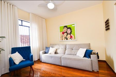 Casa à venda com 320m², 3 quartos e 5 vagas Casa à venda com 320m², 3 quartos e 5 vagasSala de TV