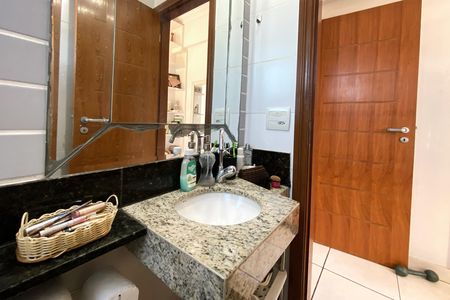 Apartamento à venda com 64m², 2 quartos e 2 vagasBanheiro da Suíte