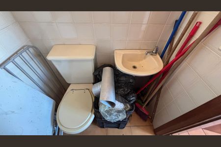 Apartamento à venda com 140m², 3 quartos e 2 vagas Apartamento à venda com 140m², 3 quartos e 2 vagasBanheiro da Área de Serviço