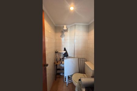 Apartamento à venda com 140m², 3 quartos e 2 vagas Apartamento à venda com 140m², 3 quartos e 2 vagasBanheiro da Área de Serviço