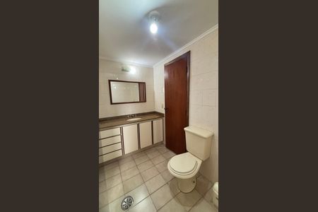 Apartamento à venda com 140m², 3 quartos e 2 vagas Apartamento à venda com 140m², 3 quartos e 2 vagasBanheiro da Suíte