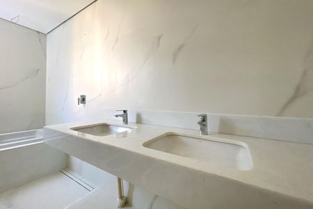 Apartamento à venda com 182m², 4 quartos e 4 vagas Apartamento à venda com 182m², 4 quartos e 4 vagasBanheiro da Suíte 1