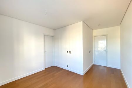 Apartamento à venda com 182m², 4 quartos e 4 vagas Apartamento à venda com 182m², 4 quartos e 4 vagasSuite 2
