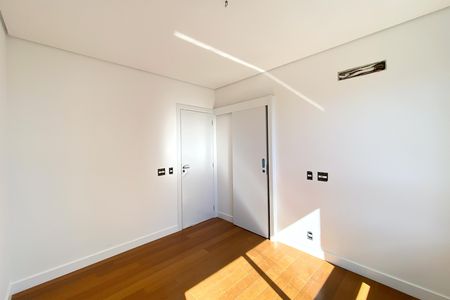 Apartamento à venda com 182m², 4 quartos e 4 vagas Apartamento à venda com 182m², 4 quartos e 4 vagasSemi Suite 4