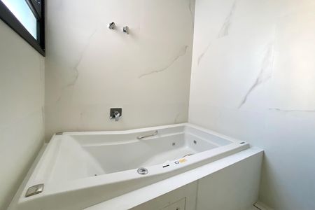 Apartamento à venda com 182m², 4 quartos e 4 vagas Apartamento à venda com 182m², 4 quartos e 4 vagasBanheiro da Suíte 1