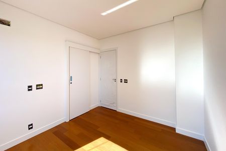 Apartamento à venda com 182m², 4 quartos e 4 vagas Apartamento à venda com 182m², 4 quartos e 4 vagasSemi Suite 3