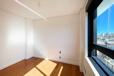 Apartamento à venda com 182m², 4 quartos e 4 vagas Apartamento à venda com 182m², 4 quartos e 4 vagasSemi Suite 3