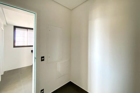 Apartamento à venda com 182m², 4 quartos e 4 vagas Apartamento à venda com 182m², 4 quartos e 4 vagasQuarto de Serviço