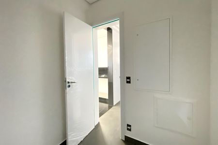 Apartamento à venda com 182m², 4 quartos e 4 vagas Apartamento à venda com 182m², 4 quartos e 4 vagasQuarto de Serviço