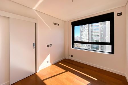 Apartamento à venda com 182m², 4 quartos e 4 vagas Apartamento à venda com 182m², 4 quartos e 4 vagasSemi Suite 4