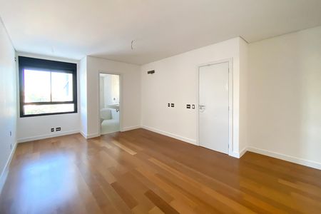 Apartamento à venda com 182m², 4 quartos e 4 vagas Apartamento à venda com 182m², 4 quartos e 4 vagasSuite 1