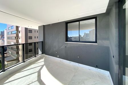 Apartamento à venda com 182m², 4 quartos e 4 vagas Apartamento à venda com 182m², 4 quartos e 4 vagasVaranda da Sala