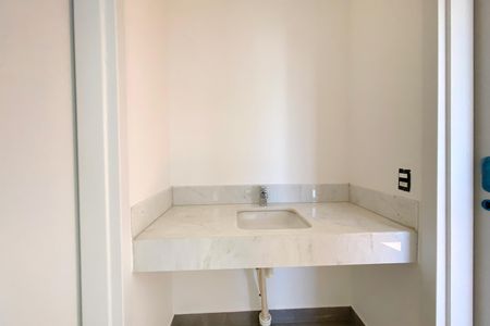 Apartamento à venda com 182m², 4 quartos e 4 vagas Apartamento à venda com 182m², 4 quartos e 4 vagasBanheiro das Semi Suites