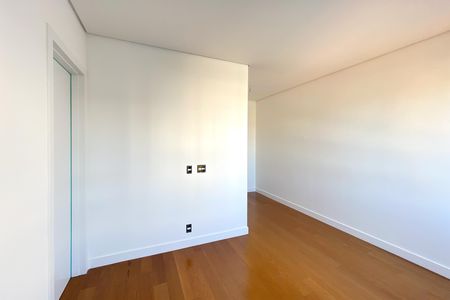 Apartamento à venda com 182m², 4 quartos e 4 vagas Apartamento à venda com 182m², 4 quartos e 4 vagasSuite 2