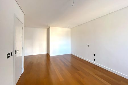 Apartamento à venda com 182m², 4 quartos e 4 vagas Apartamento à venda com 182m², 4 quartos e 4 vagasSuite 1
