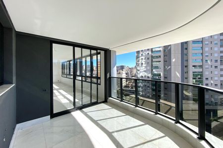 Apartamento à venda com 182m², 4 quartos e 4 vagas Apartamento à venda com 182m², 4 quartos e 4 vagasVaranda da Sala