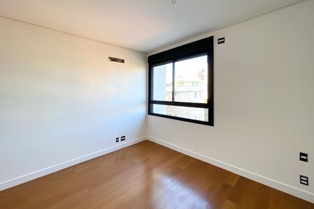Apartamento à venda com 182m², 4 quartos e 4 vagas Apartamento à venda com 182m², 4 quartos e 4 vagasSuite 2