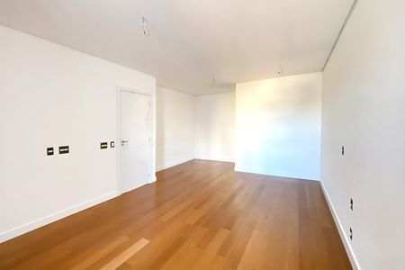 Apartamento à venda com 182m², 4 quartos e 4 vagas Apartamento à venda com 182m², 4 quartos e 4 vagasSuite 1