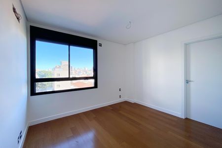 Apartamento à venda com 182m², 4 quartos e 4 vagas Apartamento à venda com 182m², 4 quartos e 4 vagasSuite 2