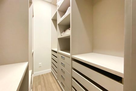 Apartamento à venda com 84m², 3 quartos e 2 vagasCloset da suíte 1