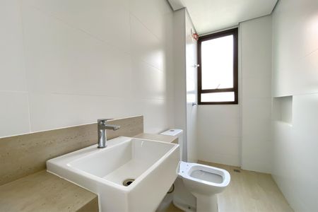 Apartamento à venda com 109m², 2 quartos e 2 vagas Apartamento à venda com 109m², 2 quartos e 2 vagasBanheiro da Suíte 1