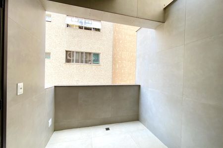 Apartamento à venda com 68m², 2 quartos e 2 vagasVaranda de Serviço