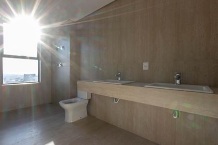 Apartamento à venda com 224m², 4 quartos e 4 vagas Apartamento à venda com 224m², 4 quartos e 4 vagasBanheiro da Suíte