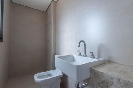 Banheiro de apartamento à venda com 2 quartos, 69m² em Lourdes, Belo Horizonte