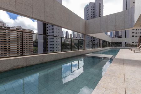 Apartamento à venda com 377m², 4 quartos e 4 vagasÁrea comum - Piscina