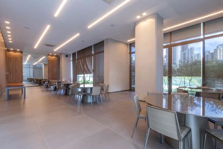 Apartamento à venda com 377m², 4 quartos e 4 vagasÁrea comum - Salão de festas