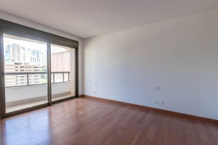 Apartamento à venda com 377m², 4 quartos e 4 vagasQuarto 2