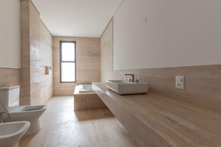 Apartamento à venda com 377m², 4 quartos e 4 vagasBanheiro da Suíte 