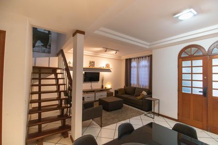 Sala de casa de condomínio para alugar com 3 quartos, 300m² em Serra Grande, Niterói