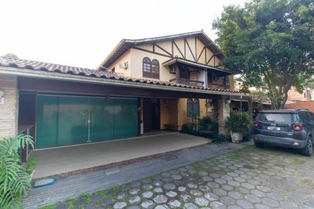 Fachada de casa de condomínio para alugar com 3 quartos, 300m² em Serra Grande, Niterói