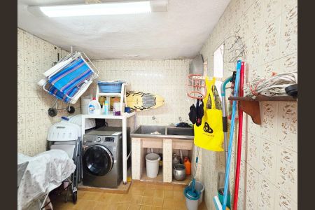 Casa à venda com 170m², 4 quartos e 2 vagas Casa à venda com 170m², 4 quartos e 2 vagasÁrea de Serviço