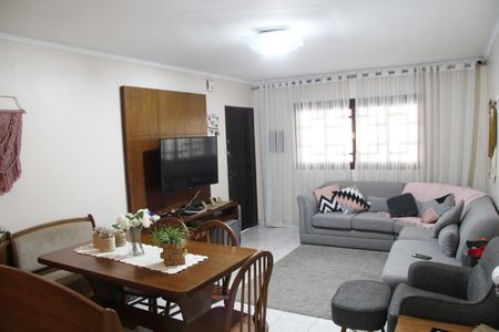 Casa à venda com 170m², 4 quartos e 2 vagasSala
