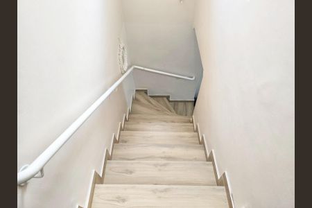 Escada acesso aos Quartos de casa à venda com 4 quartos, 170m² em Jardim Santa Mena, Guarulhos