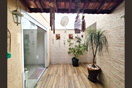 Casa à venda com 170m², 4 quartos e 2 vagas Casa à venda com 170m², 4 quartos e 2 vagasChurrasqueira