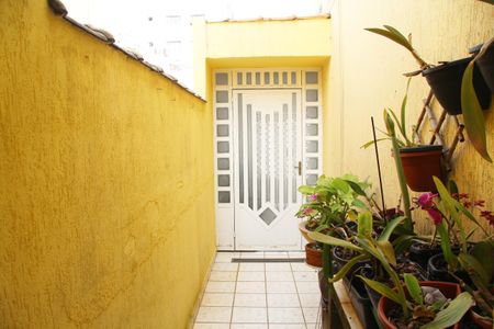 Casa à venda com 170m², 4 quartos e 2 vagasCorredor acesso a garagem