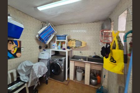 Casa à venda com 170m², 4 quartos e 2 vagas Casa à venda com 170m², 4 quartos e 2 vagasÁrea de Serviço