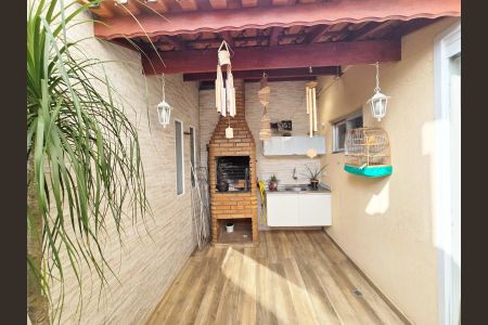 Casa à venda com 170m², 4 quartos e 2 vagas Casa à venda com 170m², 4 quartos e 2 vagasChurrasqueira