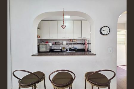 Casa à venda com 170m², 4 quartos e 2 vagas Casa à venda com 170m², 4 quartos e 2 vagasCozinha